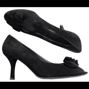Stuart Weitzman😍black suede rosette peeptoe pumps